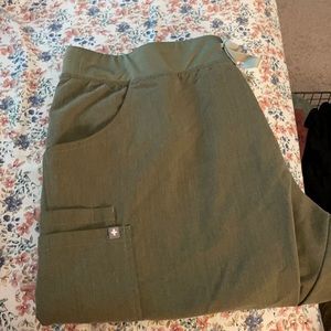 Figs Kade cargo scrub pants-limited edition color!